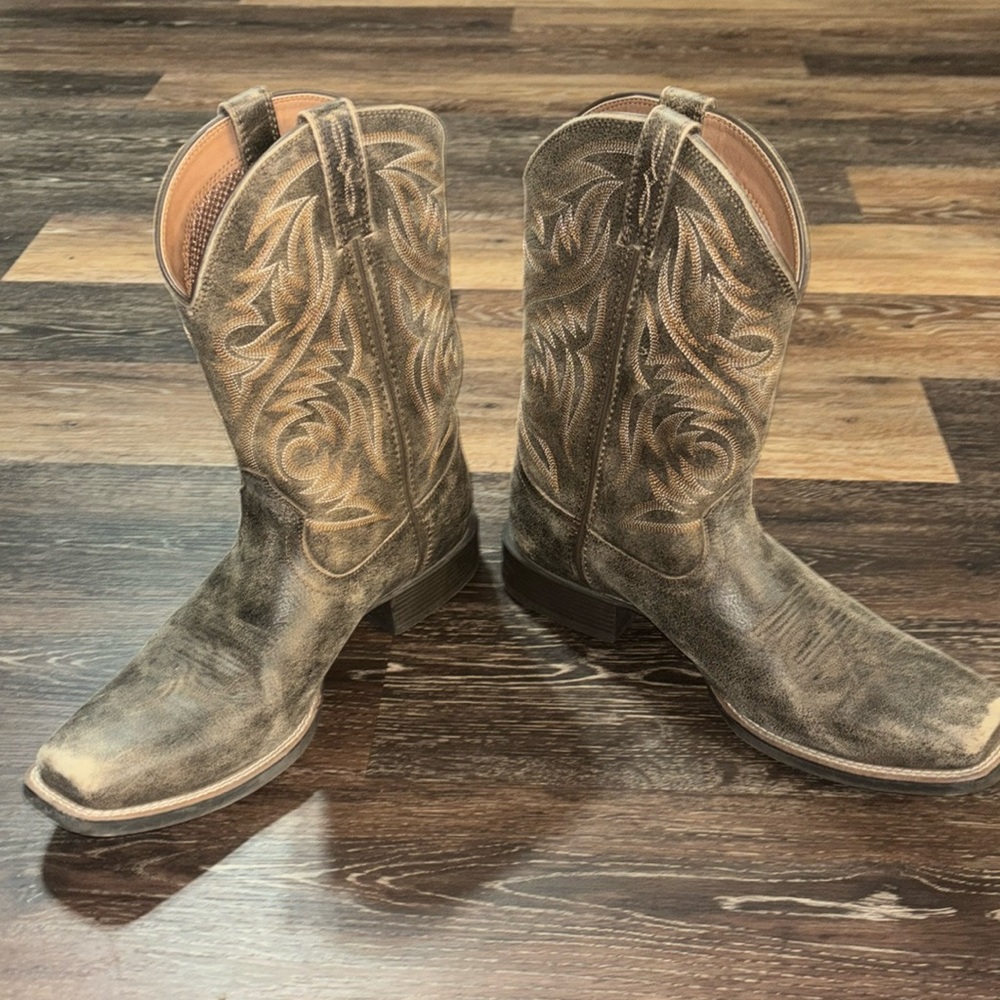 Ariat cowboy boots. Size 12b. Men’s